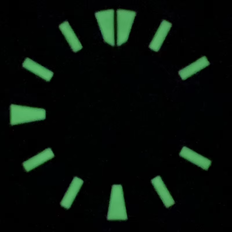 Montre mécanique verte lumineuse