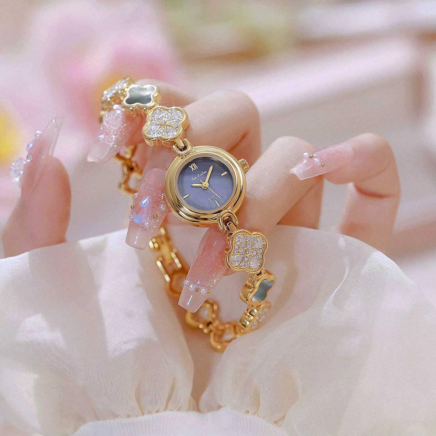 Montre pour femme avec cadran en coquille bleue naturelle