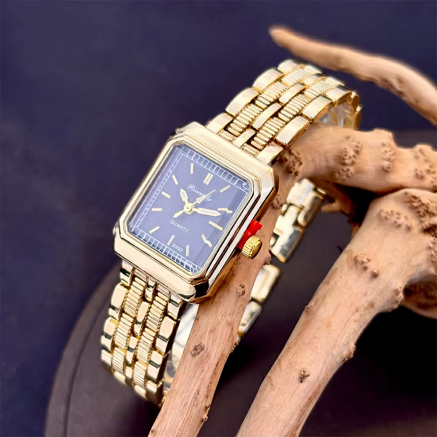Montre élégante pour femme à cadran rectangulaire