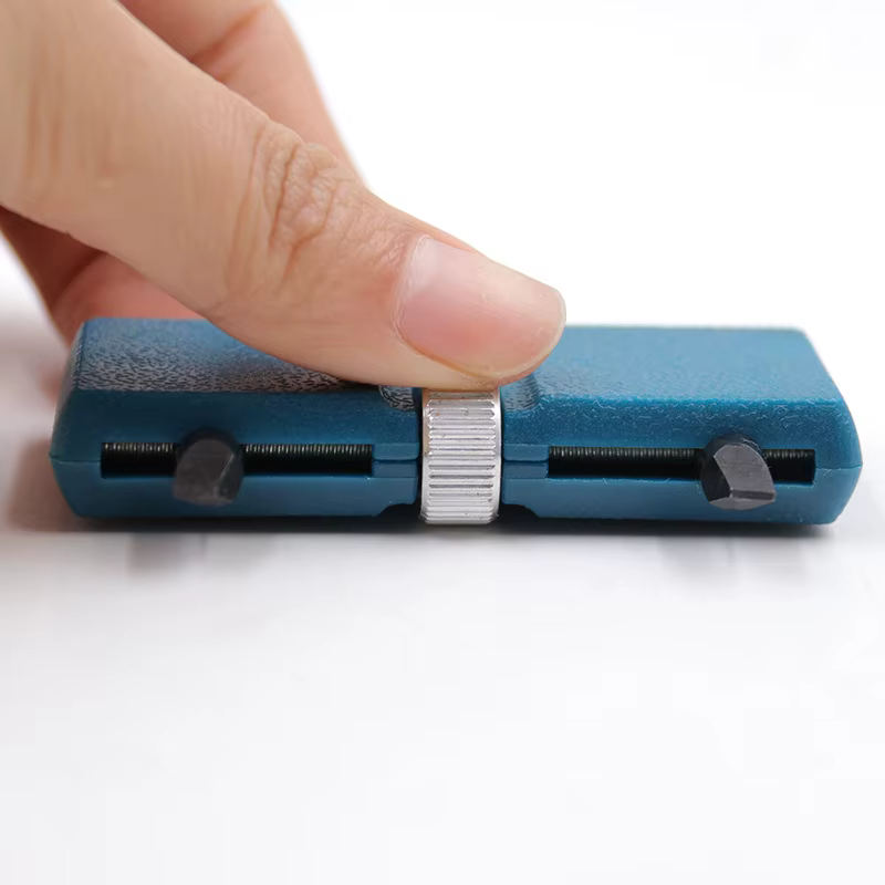 Outil de changement de batterie de montre