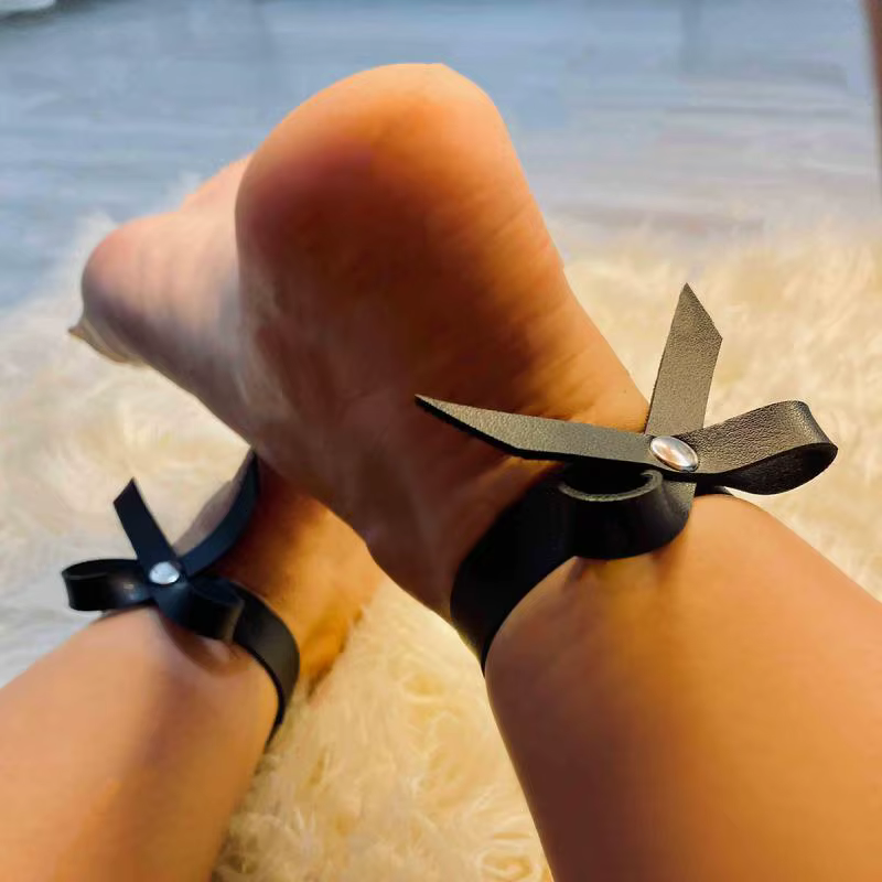 Bracelets de cheville à nœud papillon pour femmes, 2 pièces, luxueux décor en cuir PU avec nœud et goujons, cadeau