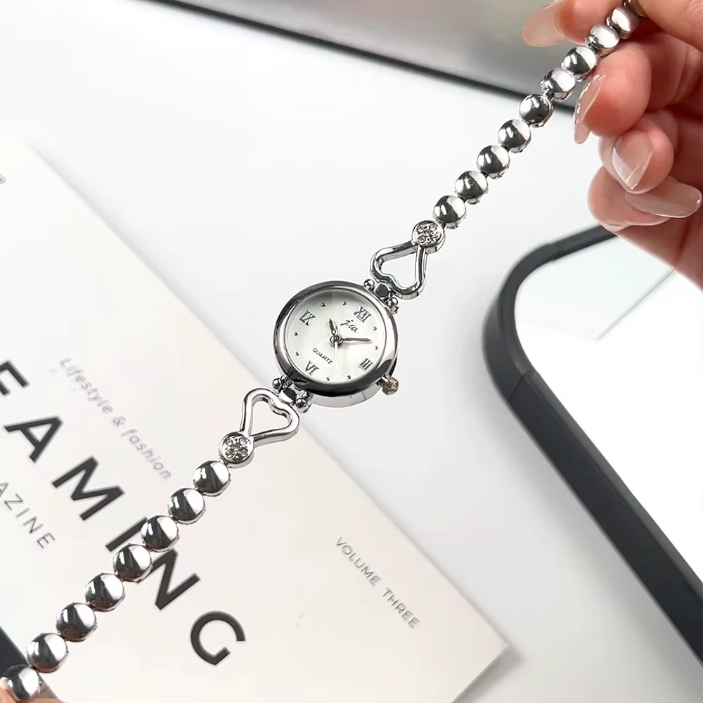 Montre pour femme compacte et raffinée