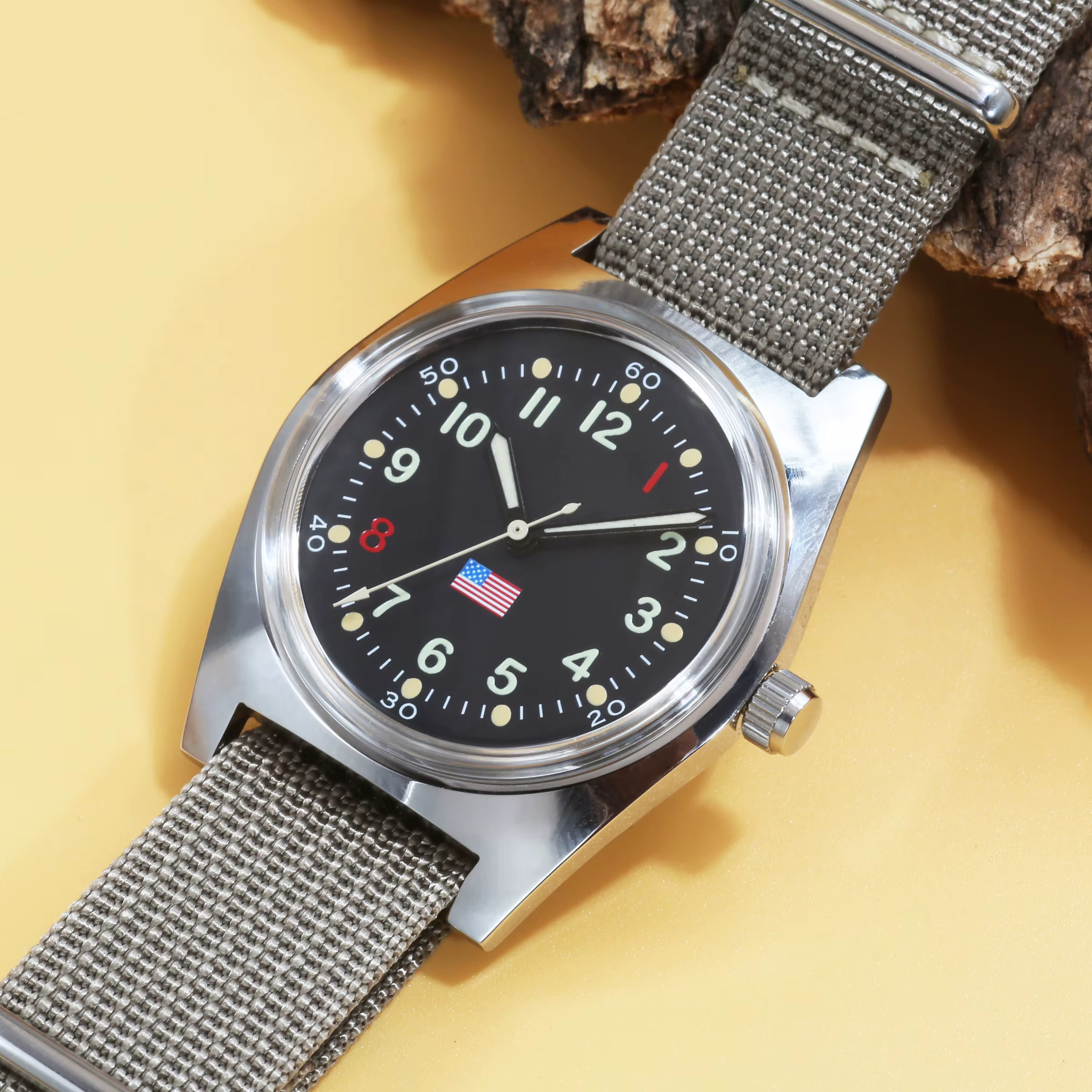 Montre mécanique rétro pour homme de style Union Jack 8120 36 mm avec mouvement manuel. Fabriqué en Chine et disponible en gros.