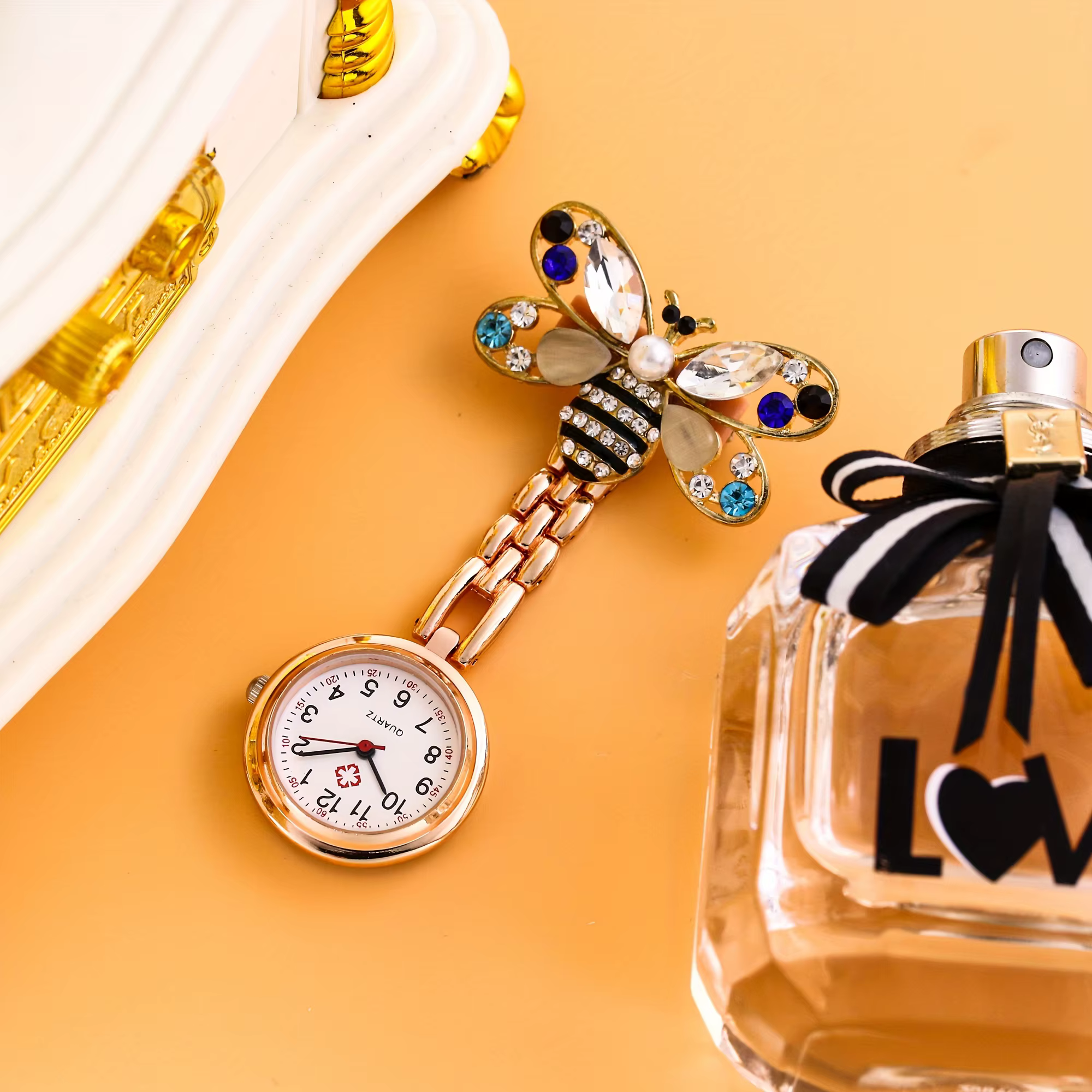 Montre suspendue petite abeille, montre de poche papillon, montre d'infirmière, montre de poitrine Portable pour hommes et femmes