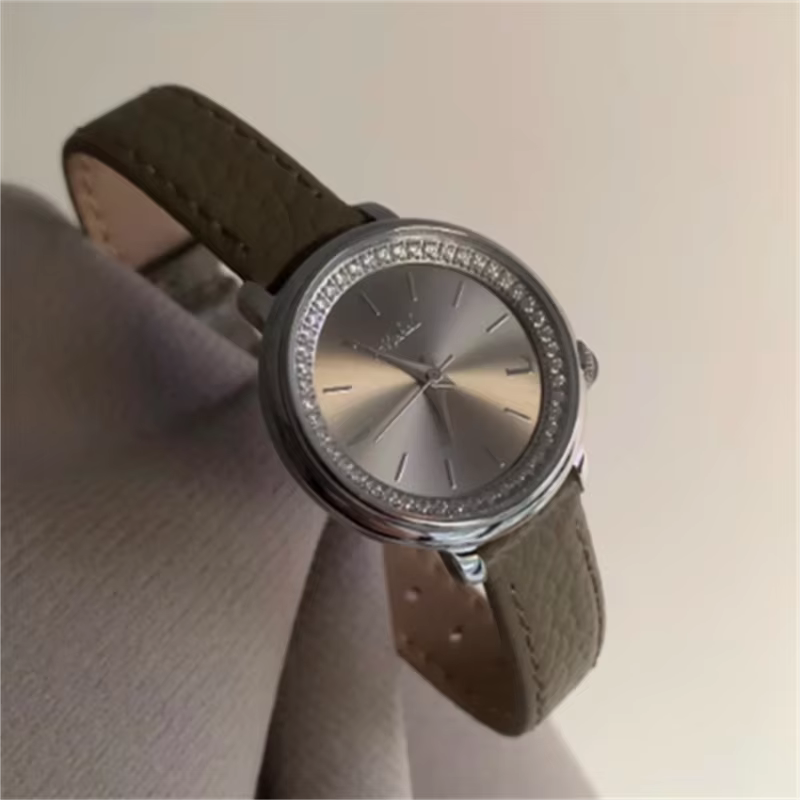 Montre-bracelet en cuir pour femmes