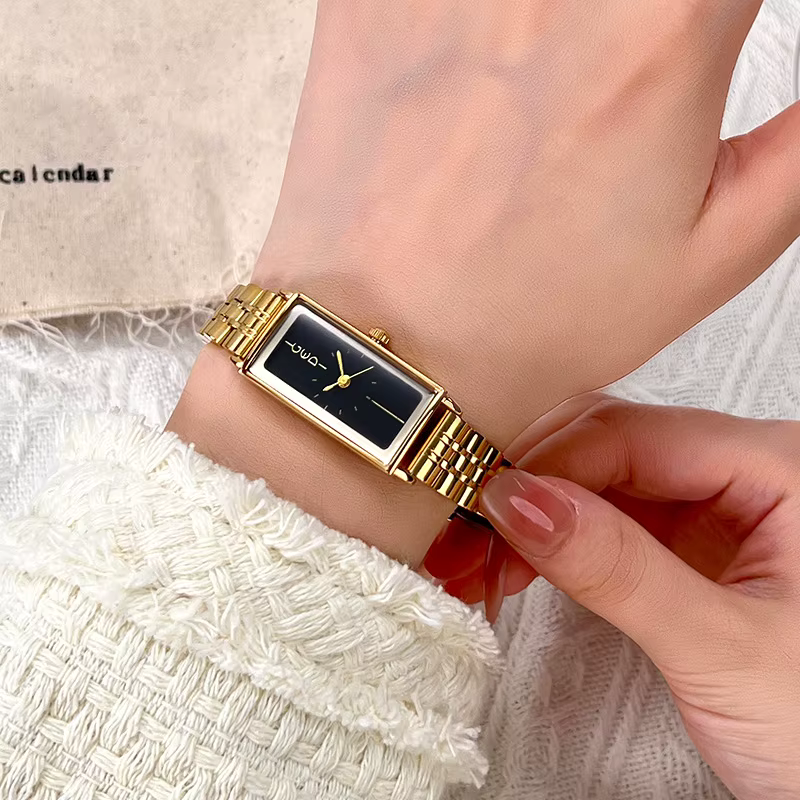 Montres pour femmes tendance de la mode bande rectangulaire en acier inoxydable étanche montre à quartz haut de gamme