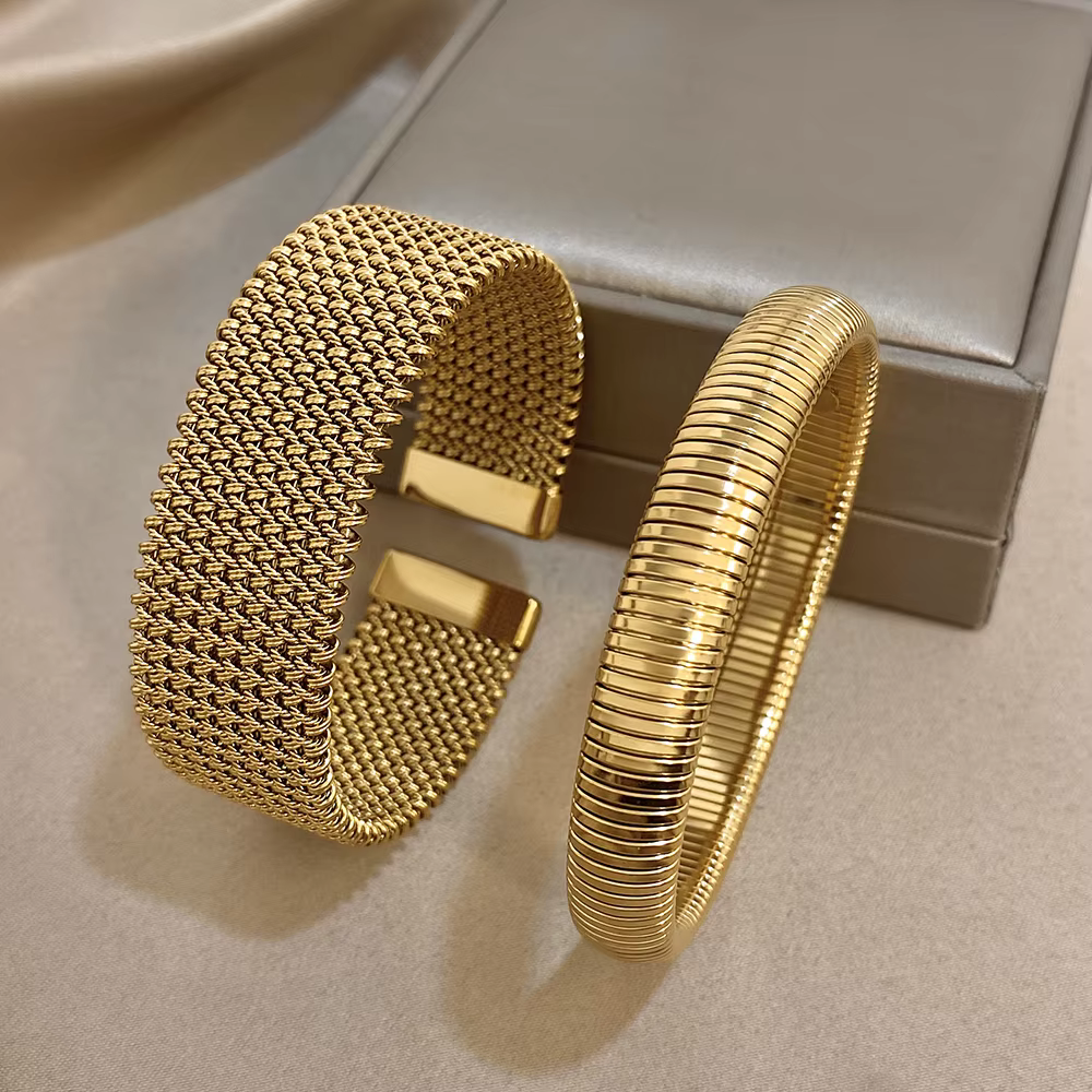Bracelet circulaire à rayures verticales étroites Greatera