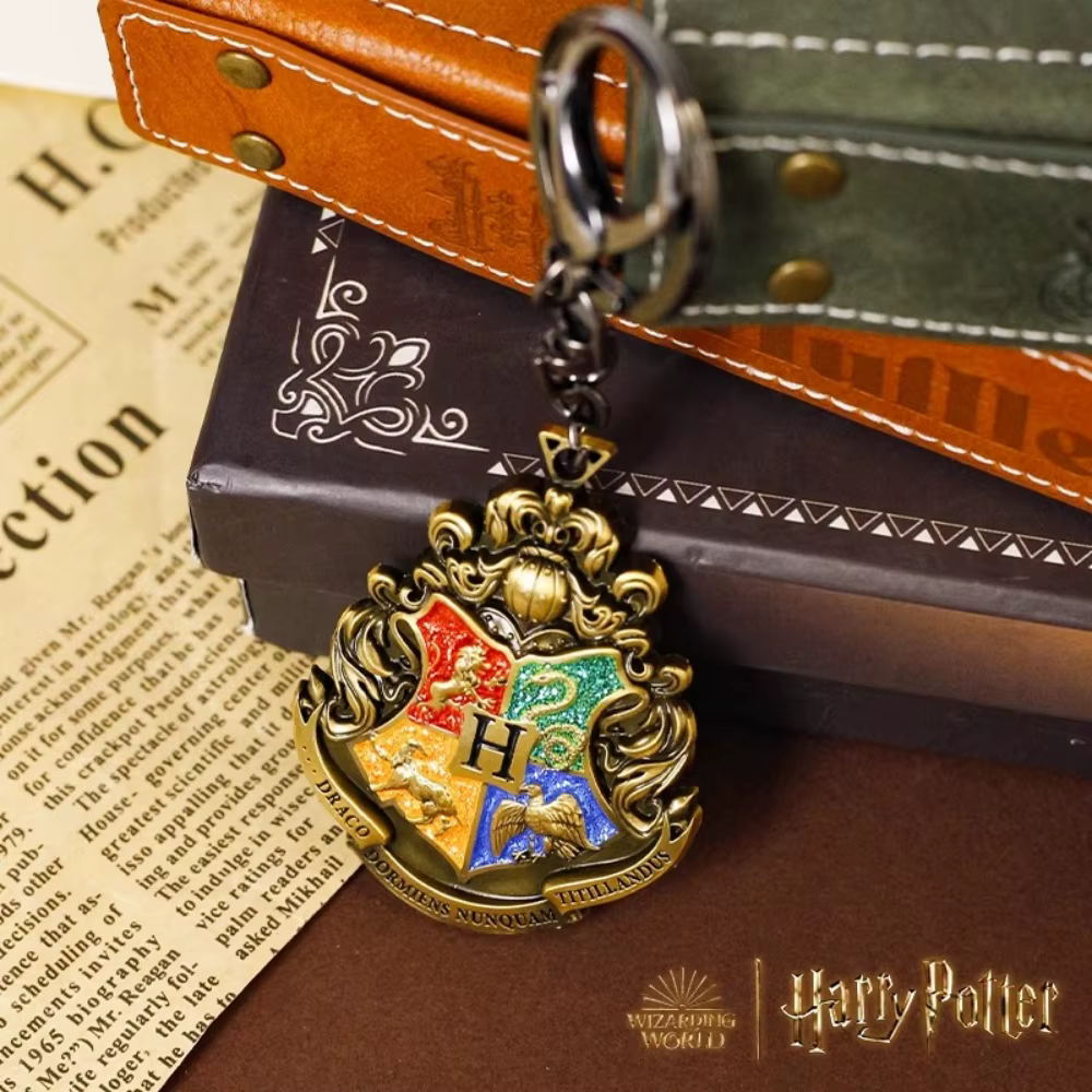 Porte-clés avec Badge en métal gaufré, véritable Harry Potter, accessoires de Cosplay, Film, télévision, sac à dos périphérique, ornements suspendus, cadeaux