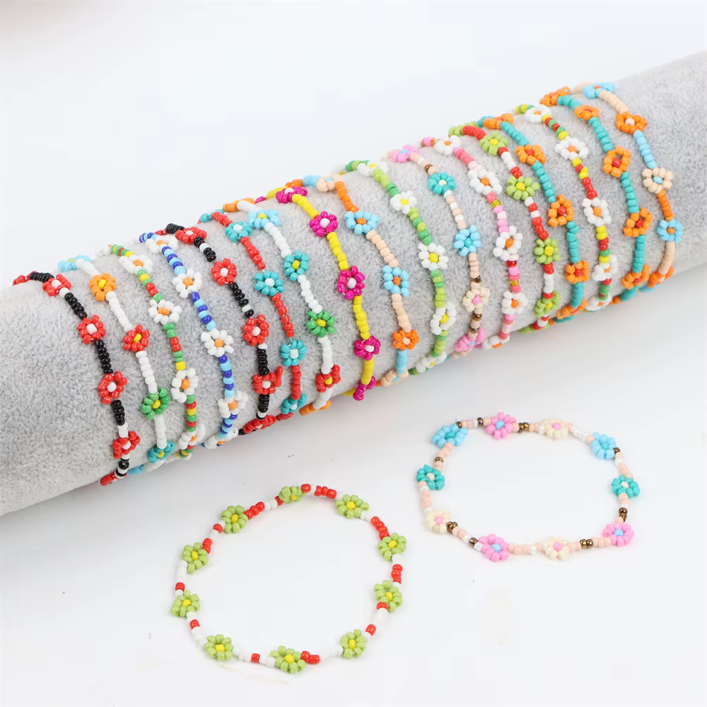 Bracelet en perles de fleur de marguerite pour femmes, 12 pièces/lot, mélange de couleurs, élastique, extensible, fait à la main, bijoux