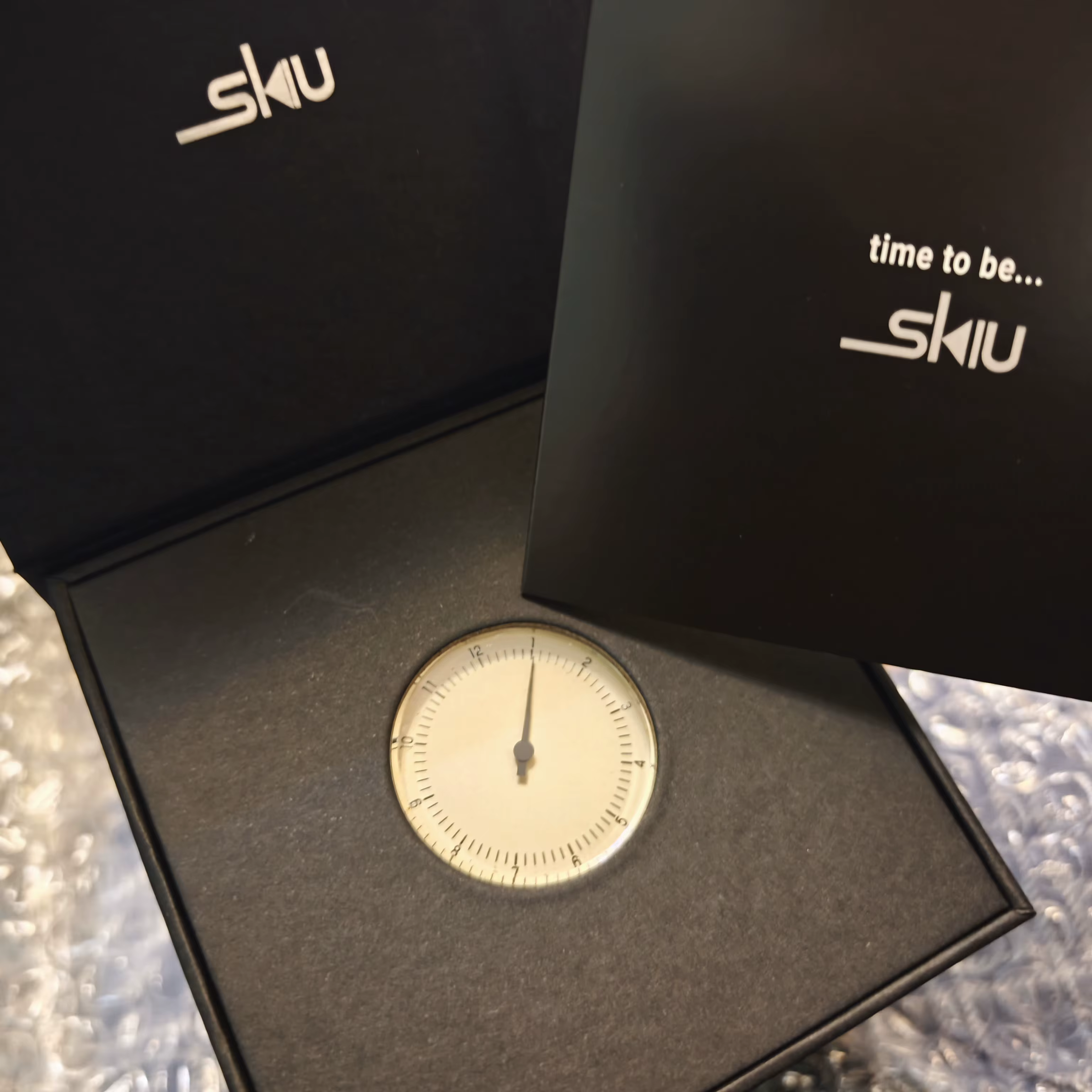Montre créative de mode européenne et américaine de marque SKU