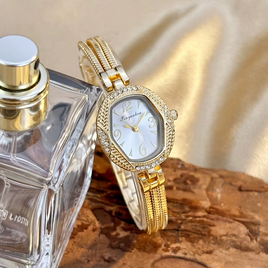 Petite montre élégante pour femme - Cadran hexagonal, design à pompon, montre vintage dorée