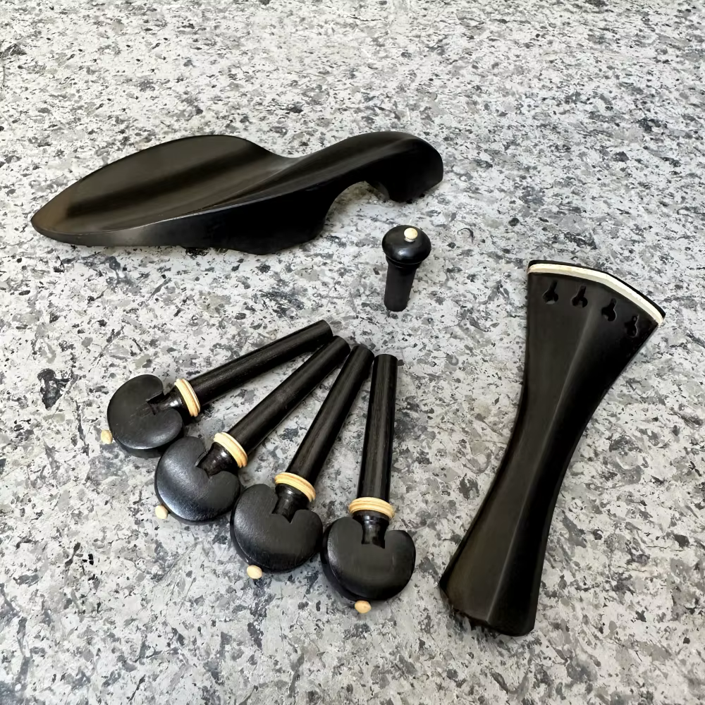 1 ensemble de 4/4 accessoires pour violon et viola 15-16 : mentonnière, chevilles, cordier et bouton de cordier pour violon taille standard