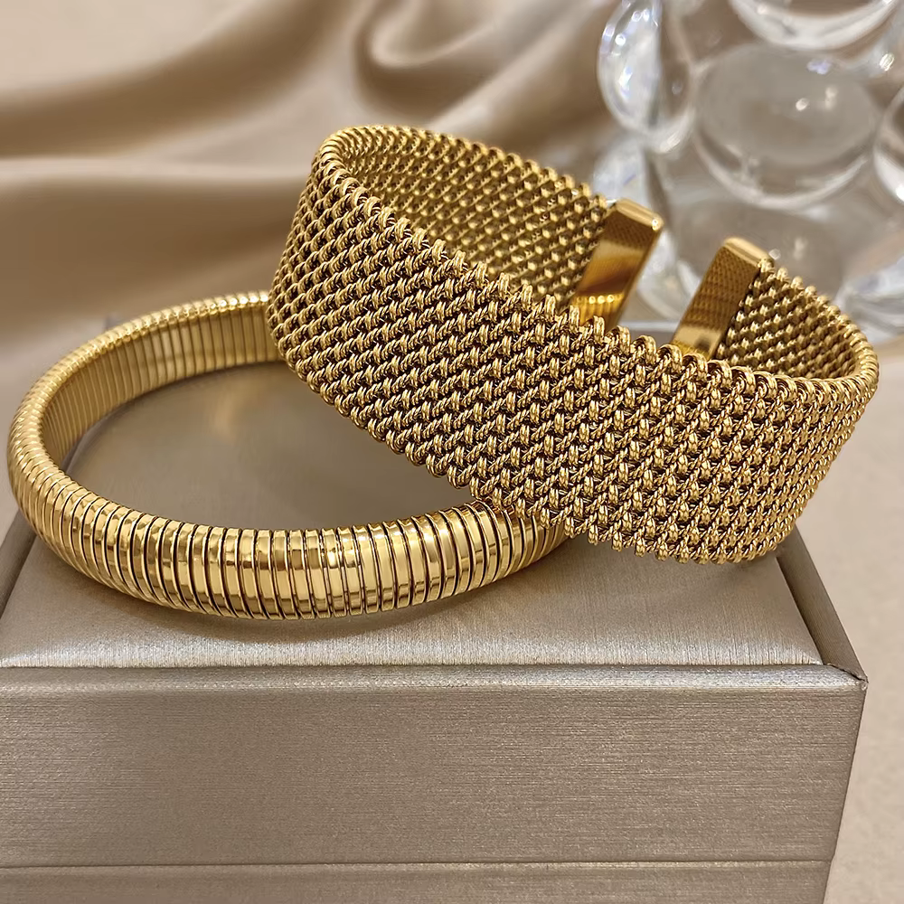 Bracelet circulaire à rayures verticales étroites Greatera