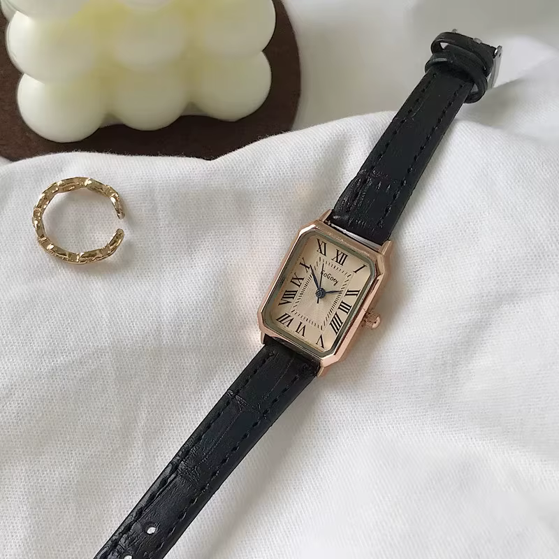Petite montre élégante pour les jeunes filles du collège