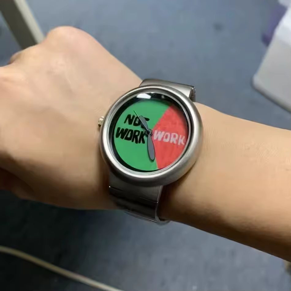 Montre à cadran de dessin animé pour hommes et femmes