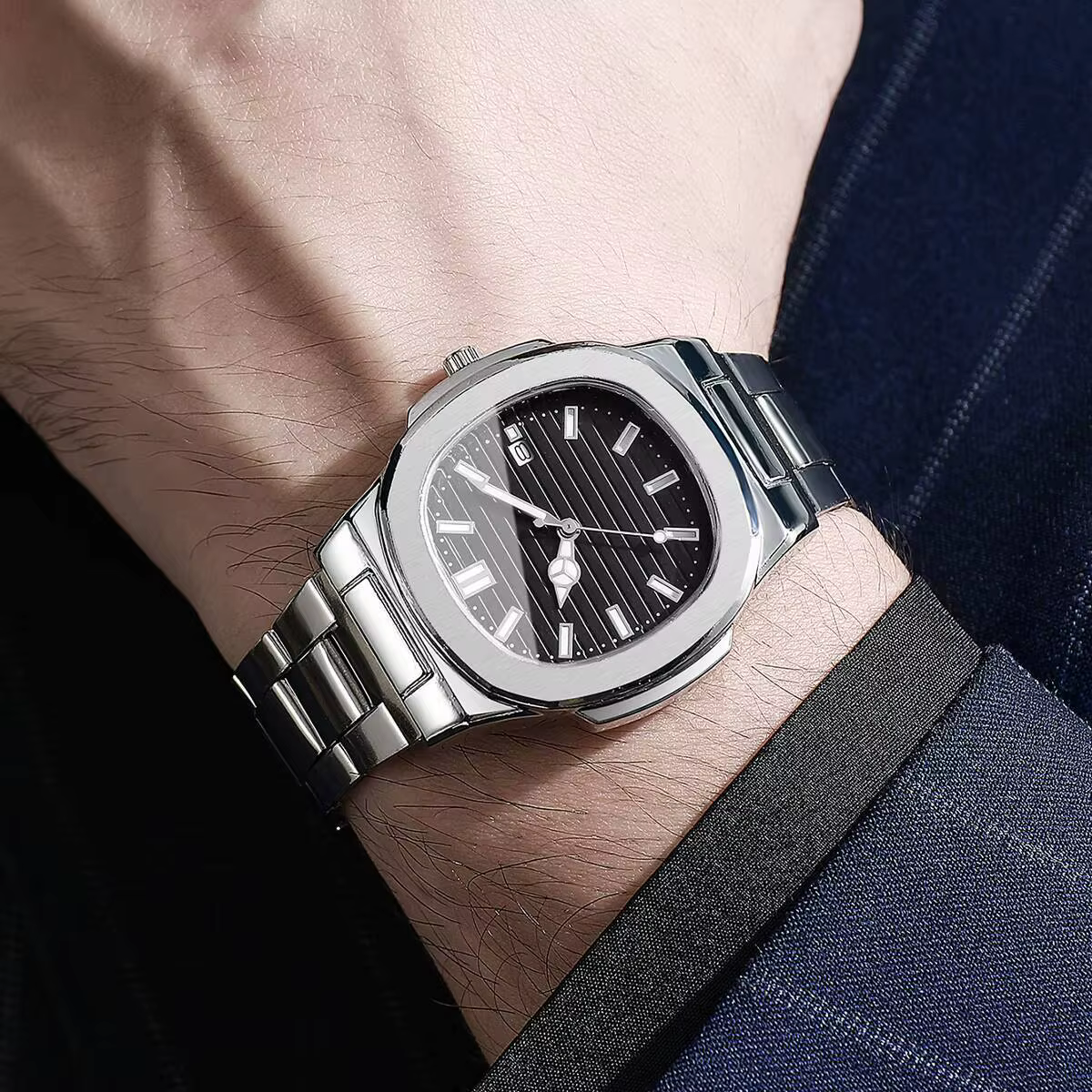 Montres d'affaires carrées pour hommes