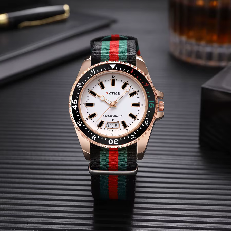 Nouvelle montre de calendrier à bracelet en nylon pour hommes à la mode