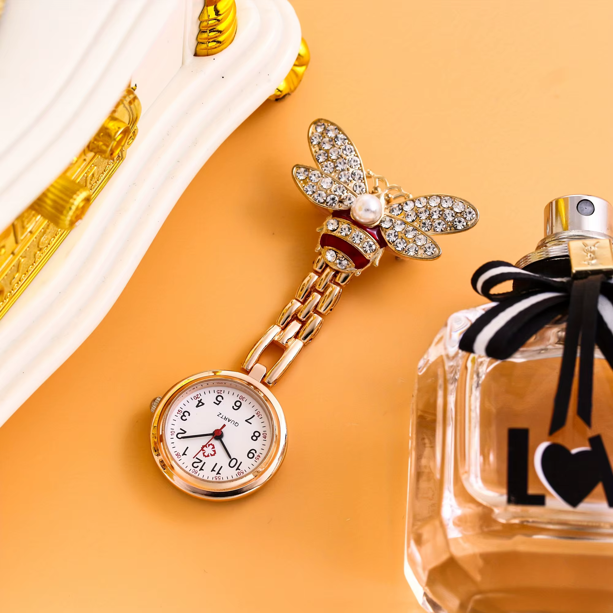 Montre suspendue petite abeille, montre de poche papillon, montre d'infirmière, montre de poitrine Portable pour hommes et femmes
