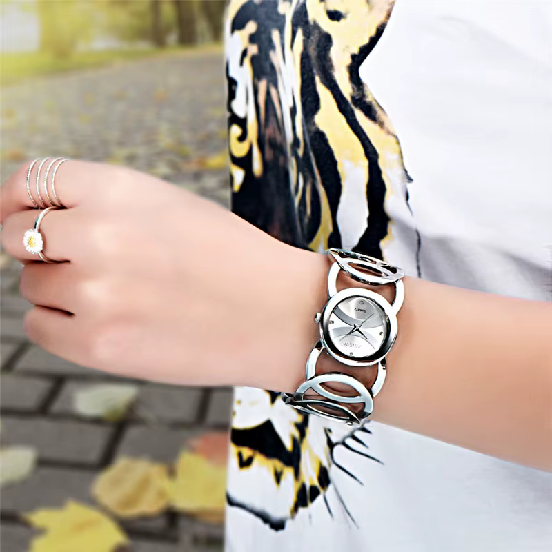 Femmes grande marque originale XINEW 6438 montres dames décontracté doré luxe Quartz Bracelets montre Relogios Feminino mode 2024