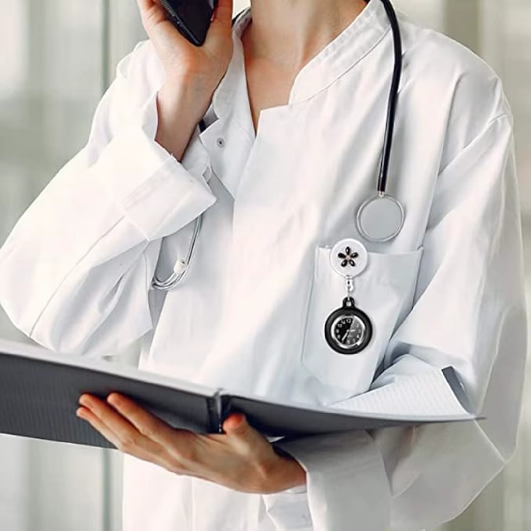Montre à clipser pour infirmière