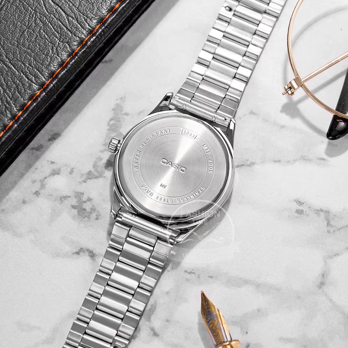 Montre Casio pour hommes simple à la mode