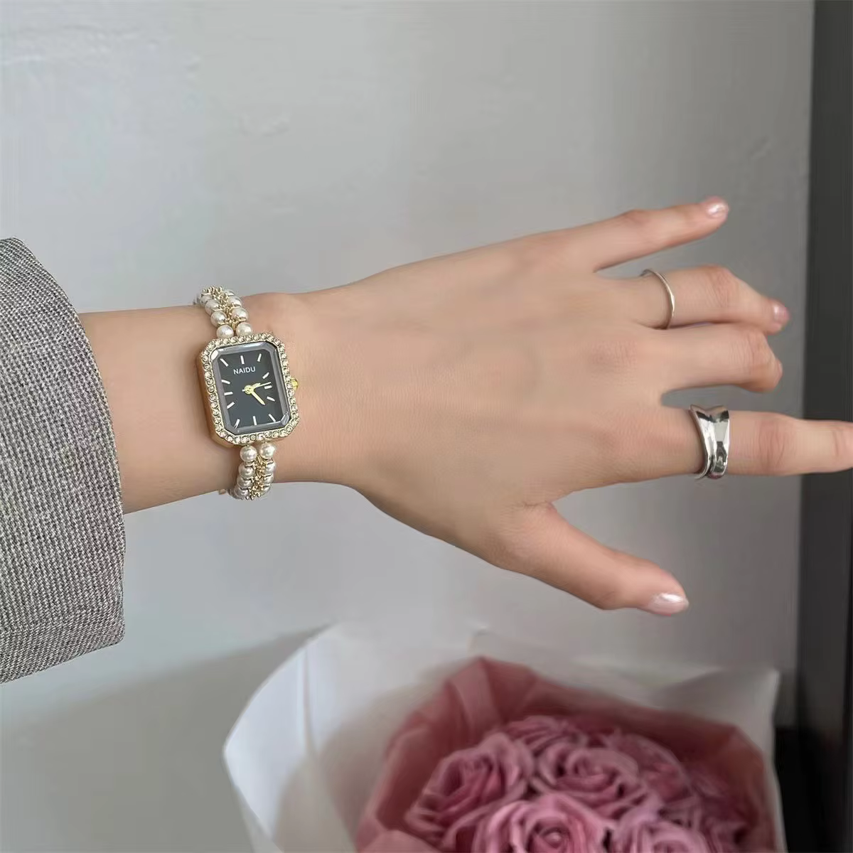 Montre-bracelet carrée pour femme