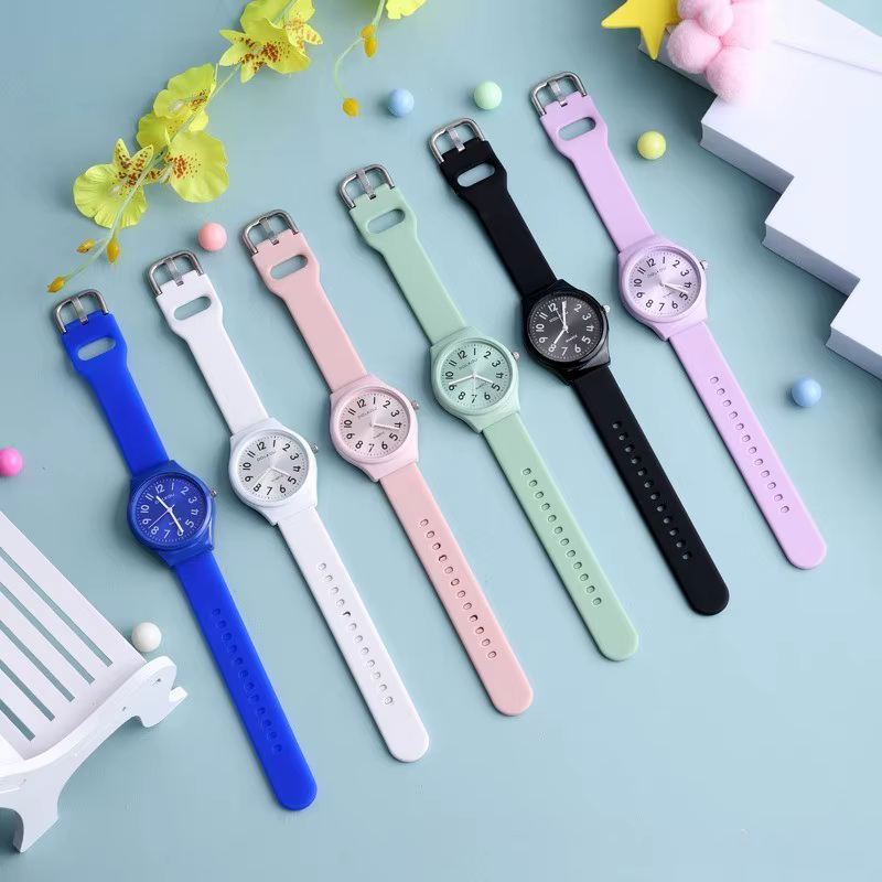 Montre chic pour femme : Design de niche pour un luxe simple et léger – Accessoire haut de gamme parfait