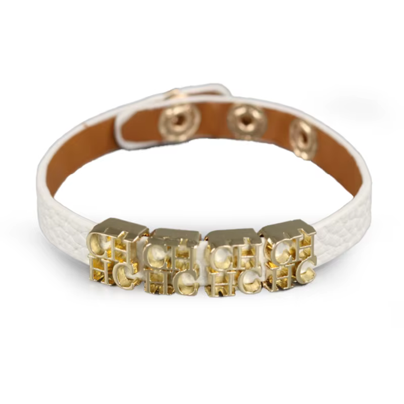 Bracelet en cuir avec étiquette alphabet