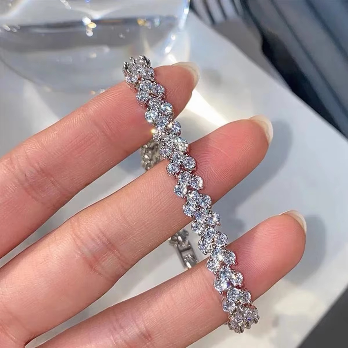 Nouveau Bracelet en Zircon 2026 pour Femmes et Adolescentes, Hypoallergénique, en Acier Inoxydable, Bijou de Fête Luxe Léger