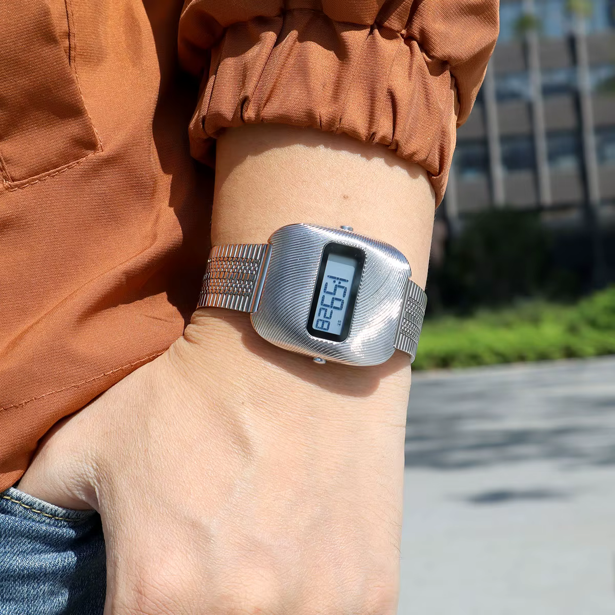 Montre électronique de sport pour hommes