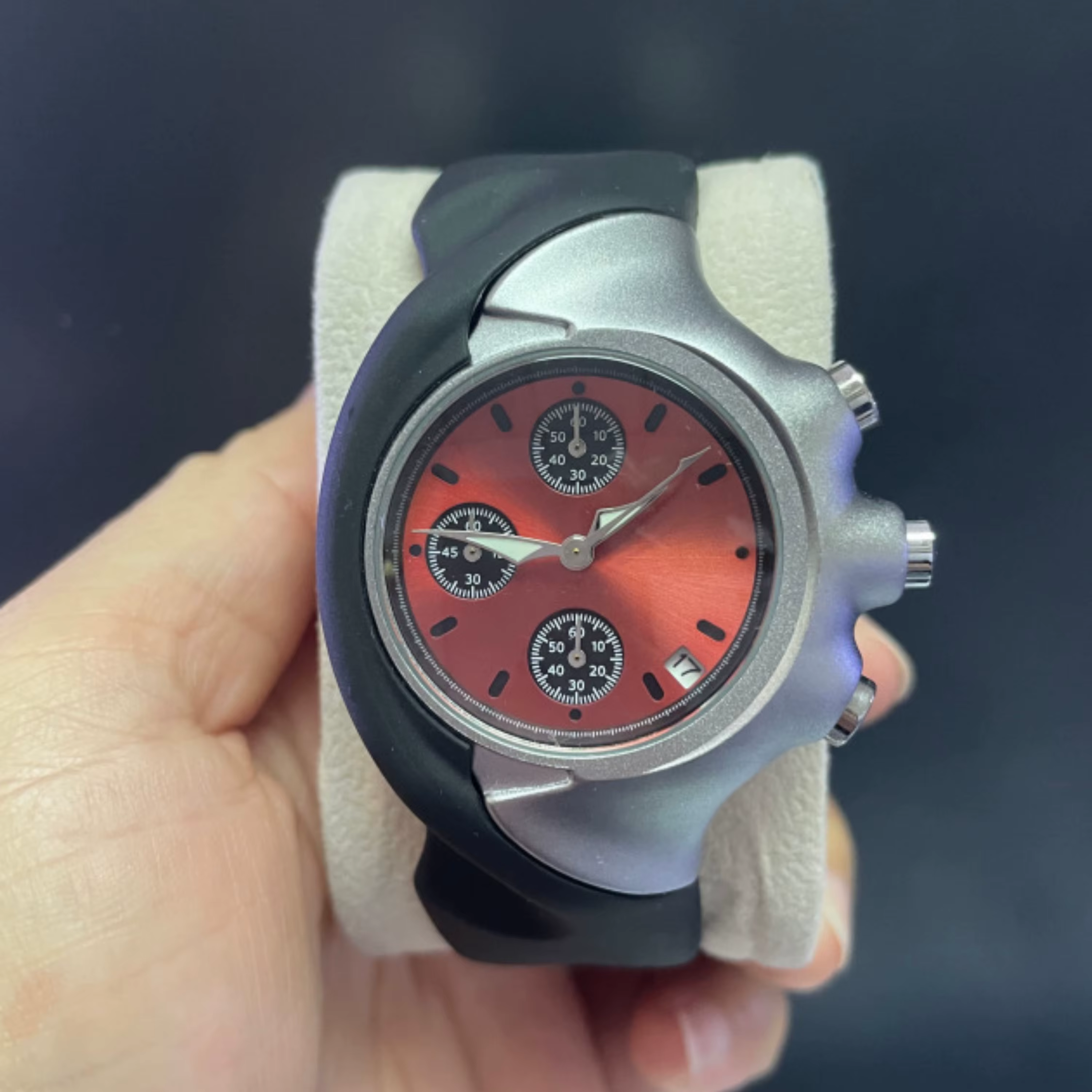 Montre originale Y2K au design étrange
