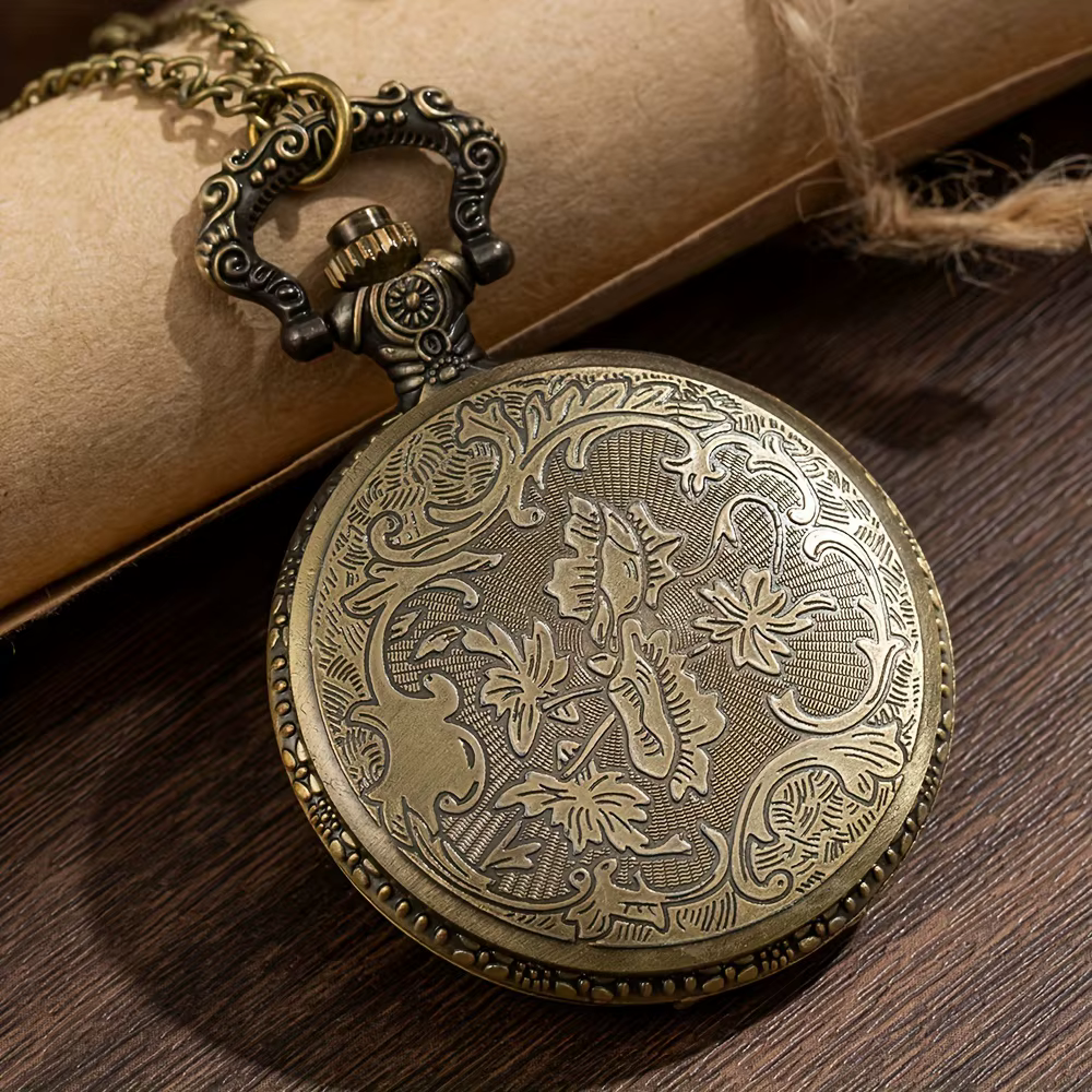 Montre de poche vintage en bronze à motif floral sculpté