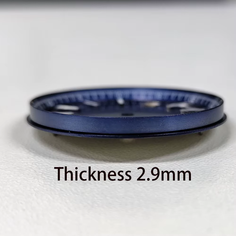 Cadran de 33 mm associé au mouvement 8215