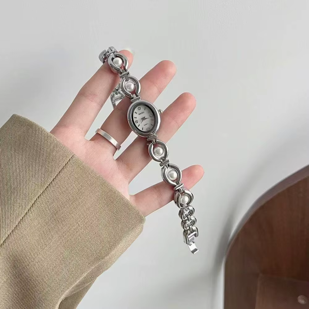 Nouvelle offre spéciale ovale belles dames Vintage montres pour femme fille étudiant mignon élégant petites femmes