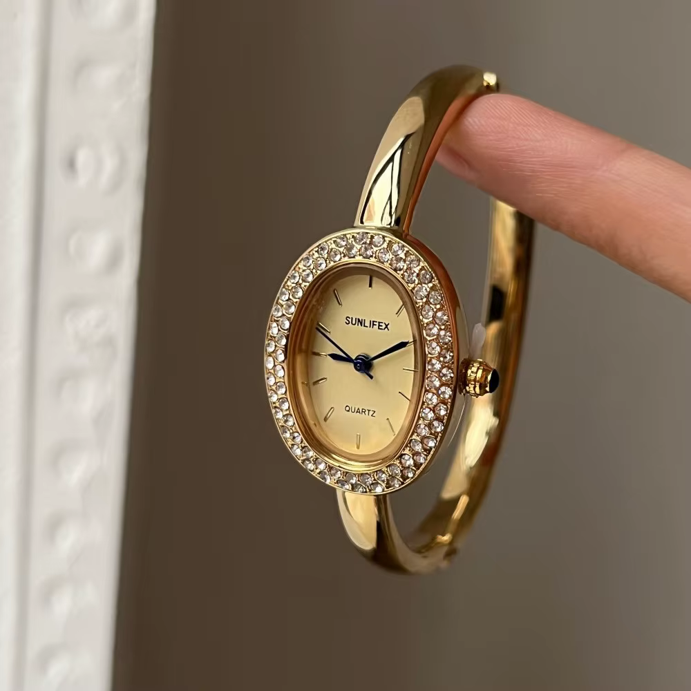 Montre ovale pour femmes