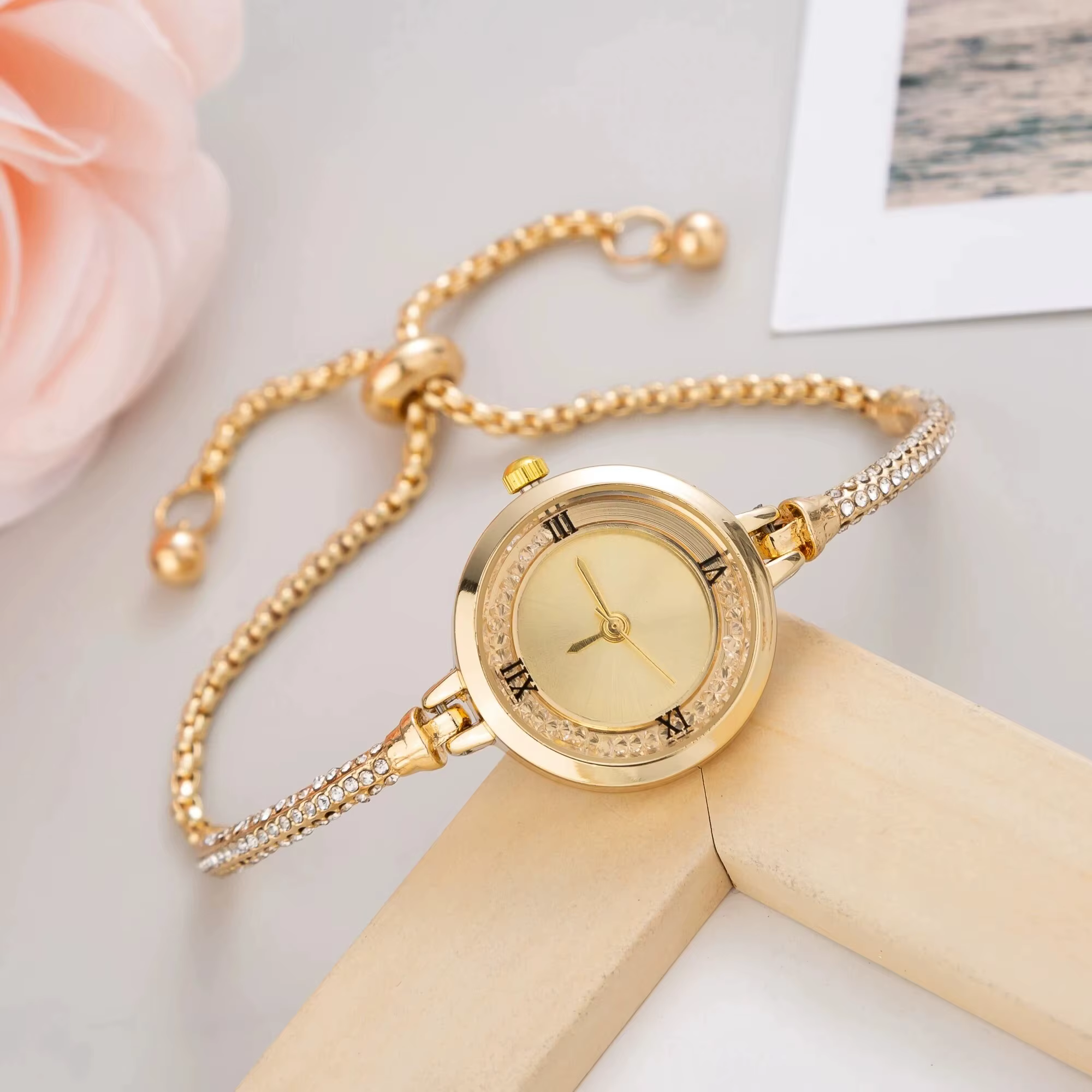 2024 mode montre pour femme Bracelet en or petit cadran
