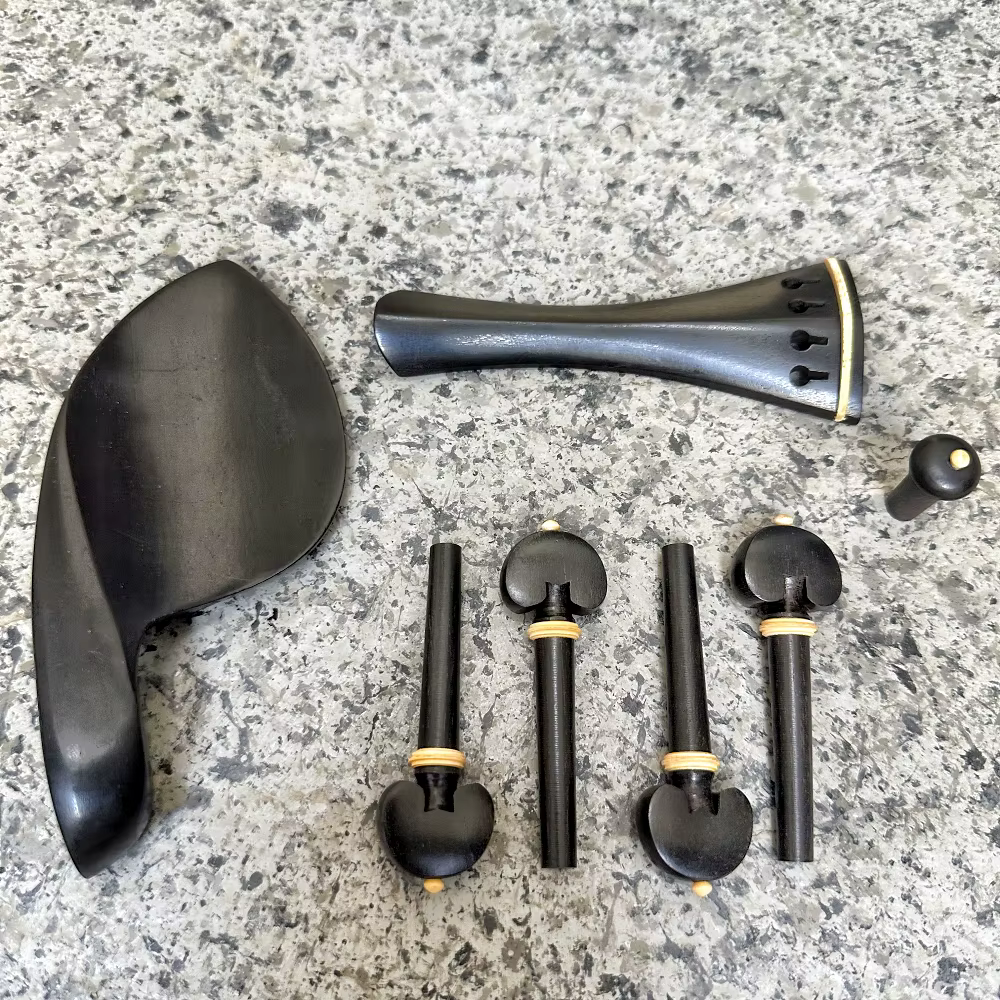 1 ensemble de 4/4 accessoires pour violon et viola 15-16 : mentonnière, chevilles, cordier et bouton de cordier pour violon taille standard