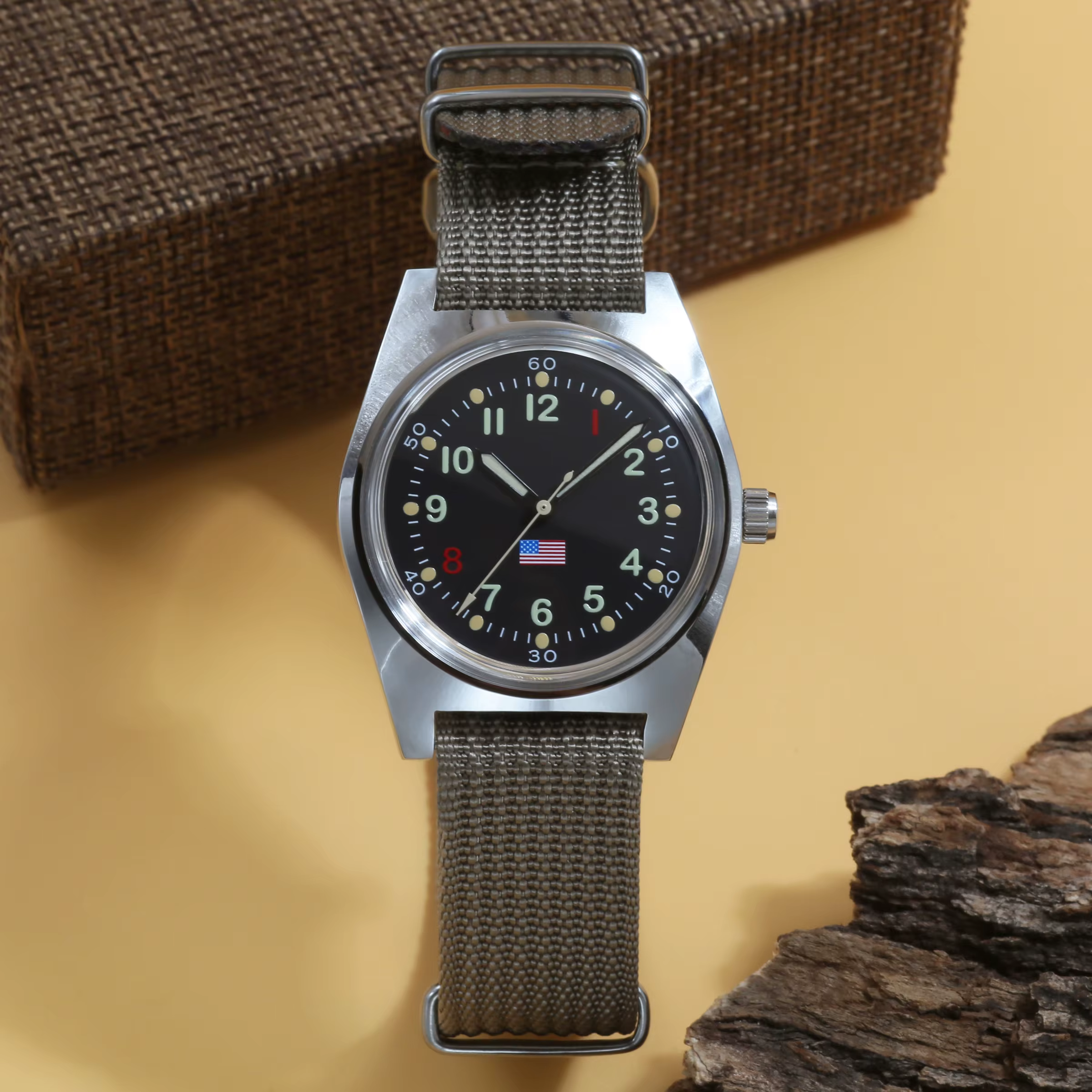 Montre mécanique rétro pour homme de style Union Jack 8120 36 mm avec mouvement manuel. Fabriqué en Chine et disponible en gros.