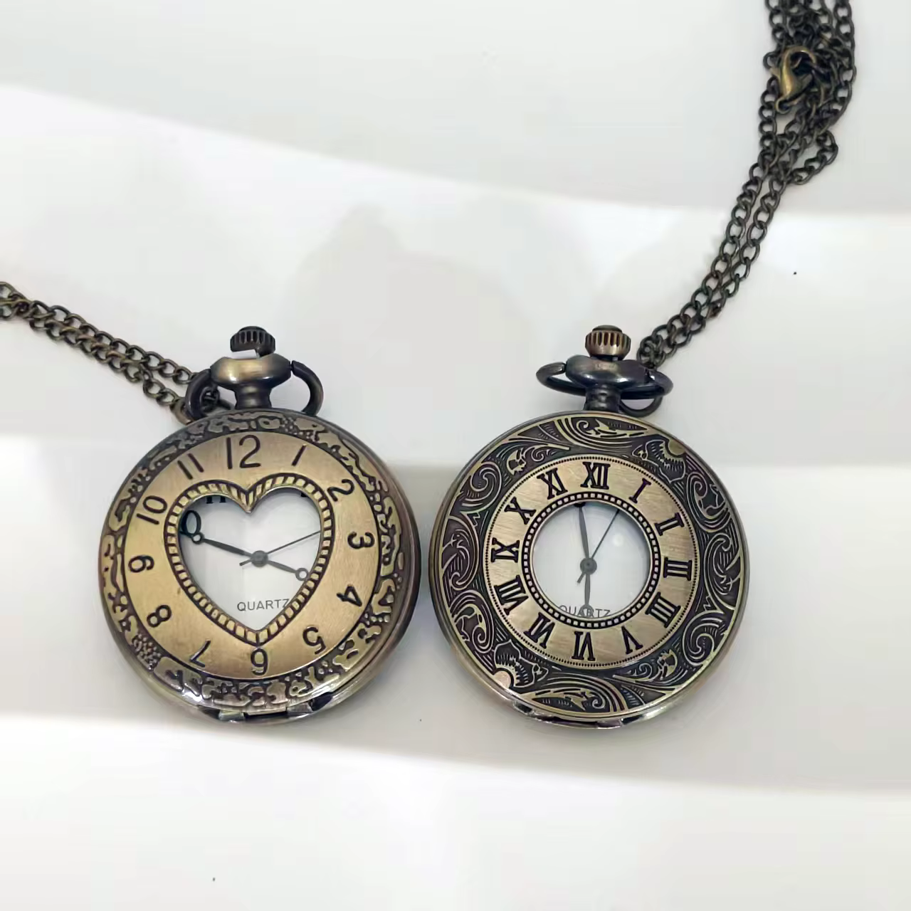 Montre de poche vintage à clapet avec chaîne