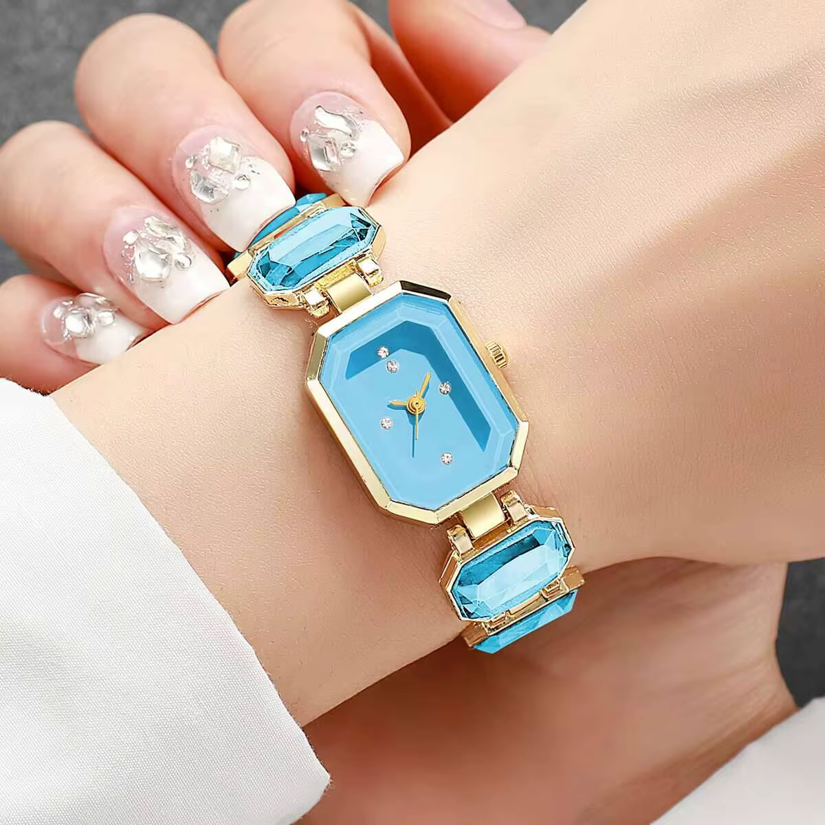 Montres élégantes pour femmes