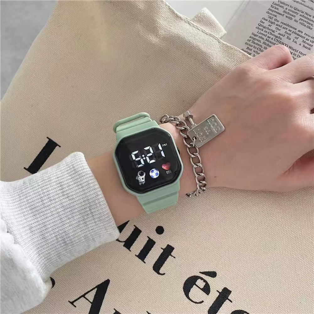 Spaceman LED montres numériques nouvelle mode étanche enfants Sport montre bracelet en Silicone montre-bracelet électronique hommes femmes étudiant