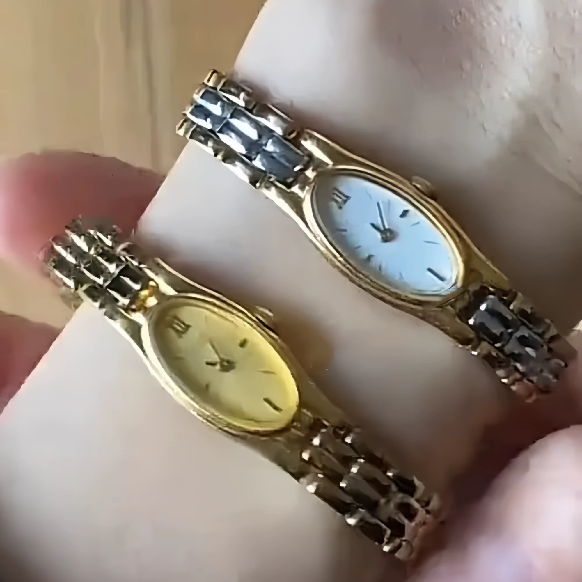 2025 nouveau style vintage étanche artistique quartz lumière luxe montre pour femme en acier