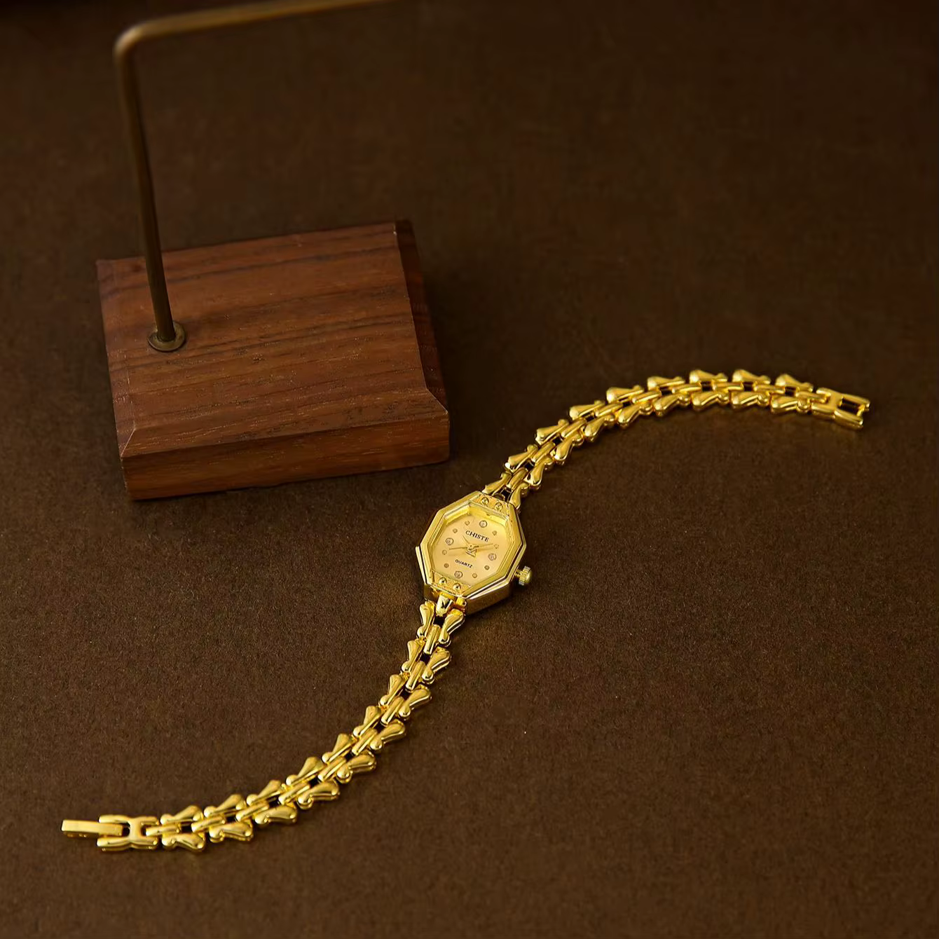 Petite montre vintage en or