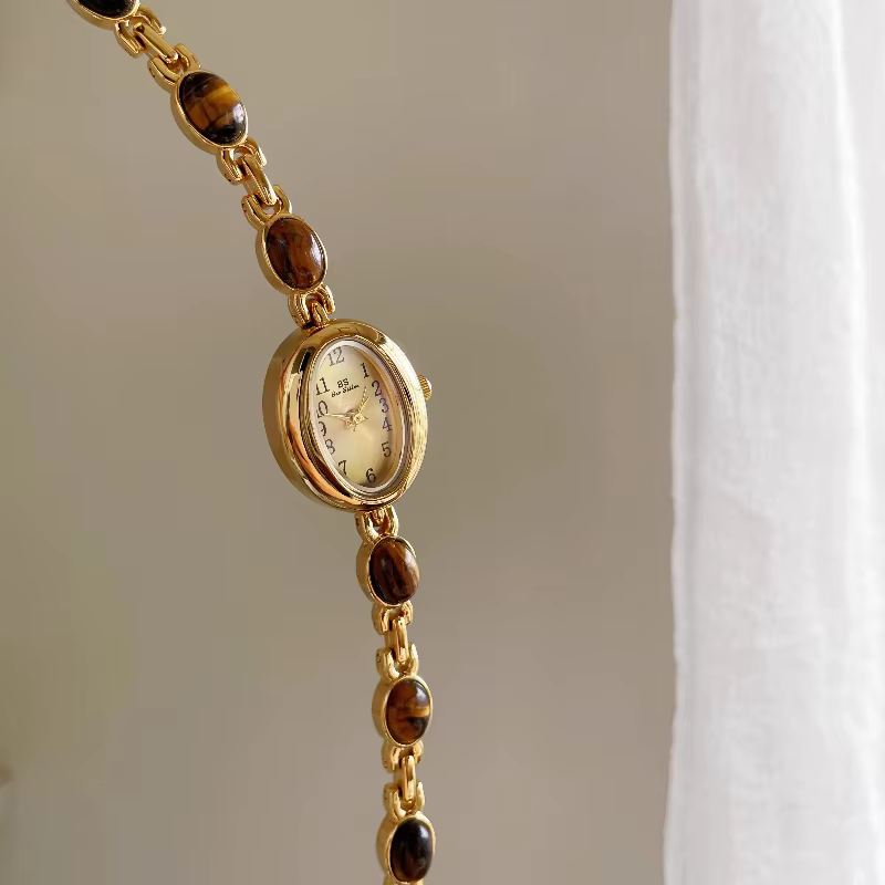 [Ambre] montre-bracelet ovale à petit cadran pour femmes rétro style national montre à quartz pour femme marée véritable