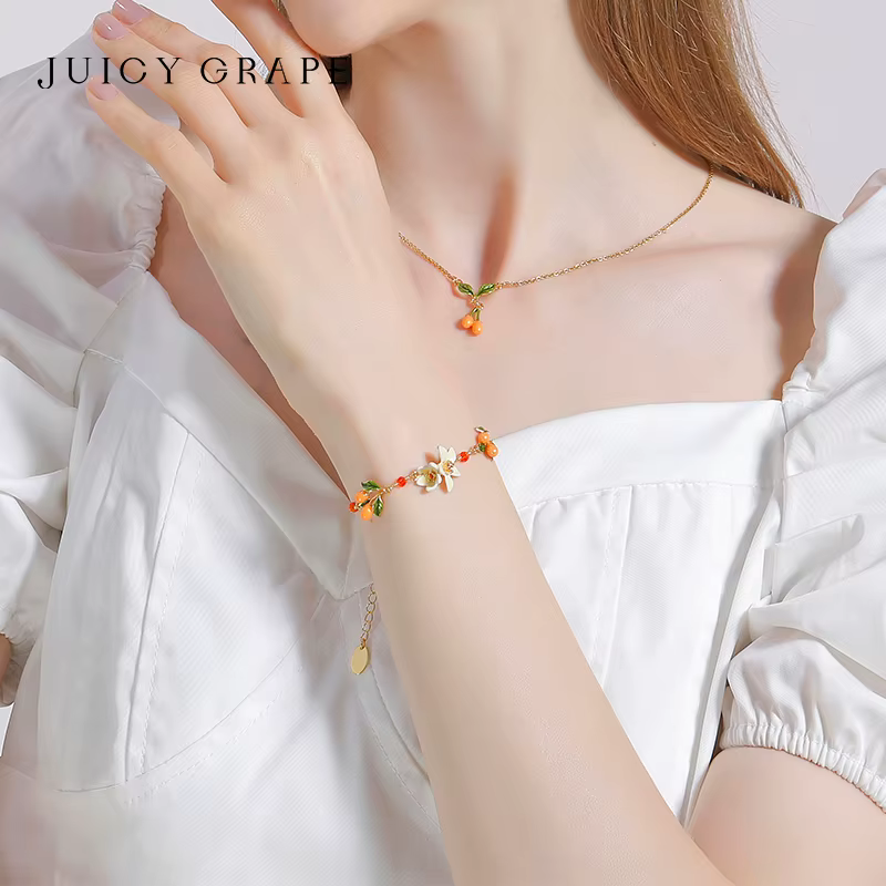 Bracelet en émail fleuri pour femme, plaqué or 18 carats, avec fleur d'oranger blanche et petit kumquat, idéal pour les fiançailles et les cadeaux de Noël
