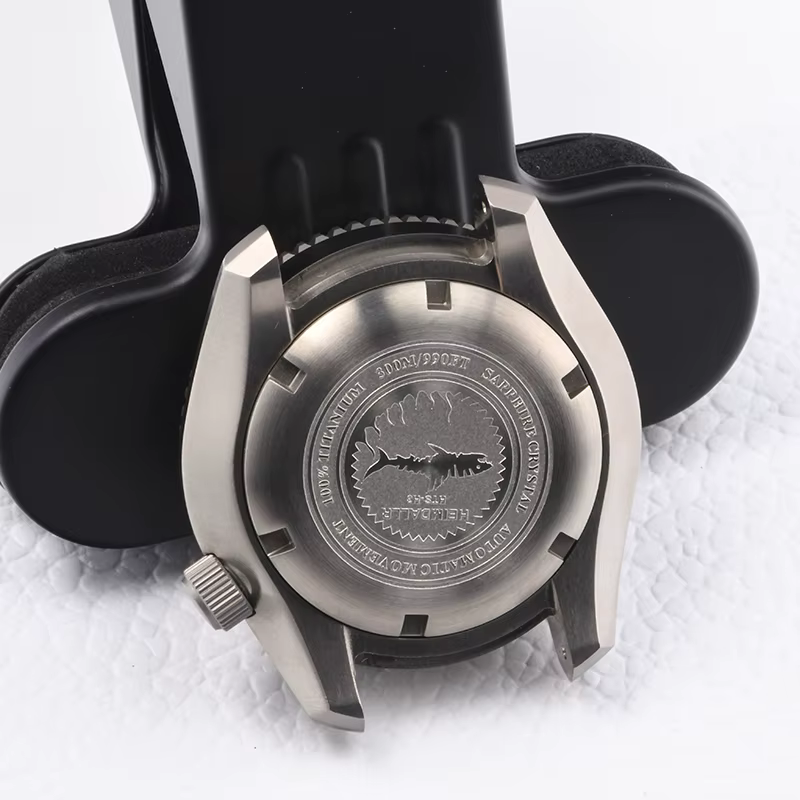 Boîtier de montre en titane MM300
