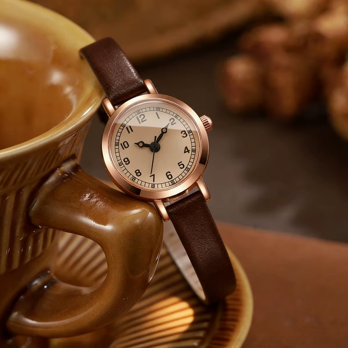 Mode petites femmes montres élégant Ultra-mince bracelet en cuir dames Quartz montre-bracelet Reloj Mujer filles horloge cadeau