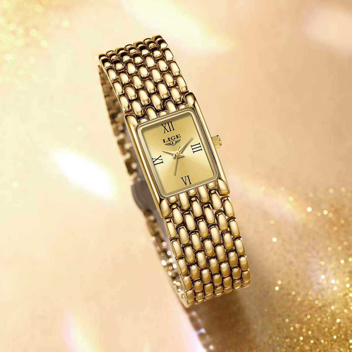Petite montre carrée en or pour femme