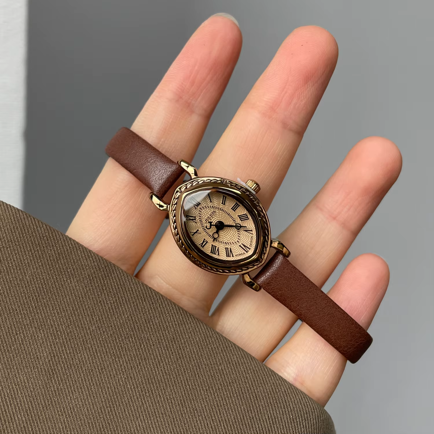 Montre inhabituelle d'art de luxe
