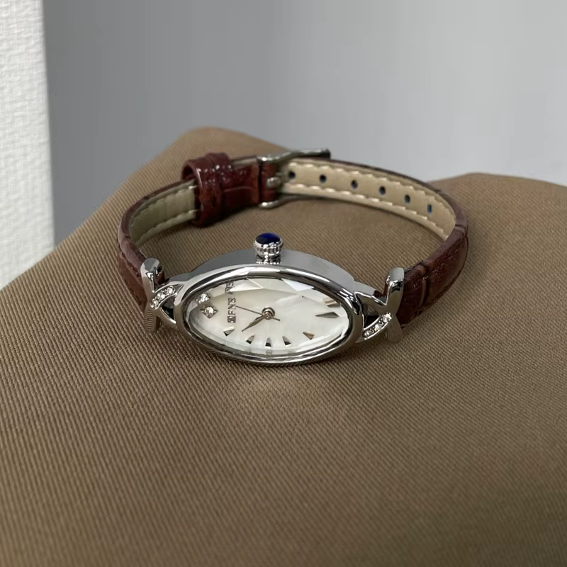 2025 montre à Quartz de luxe pour femmes ovale saphir décontracté dames horloge étanche en cuir marron élégant